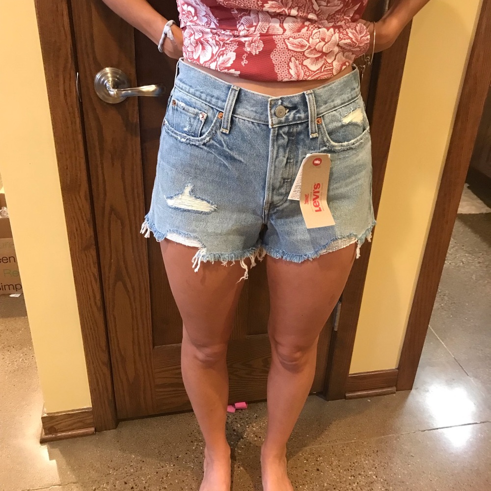 NWT Levi’s wedge fit short